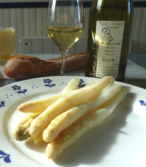 Asperges Massif de Saint - Thierry + Beaujolais Blanc 2010 B. de Lancié - Bourgine